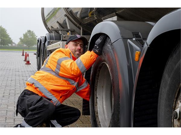 {Driver Hire backs Road Safety Week 2025}